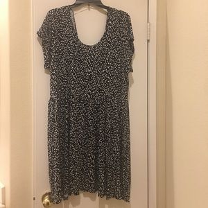 ♦️LN♦️Black & White Skater Dress